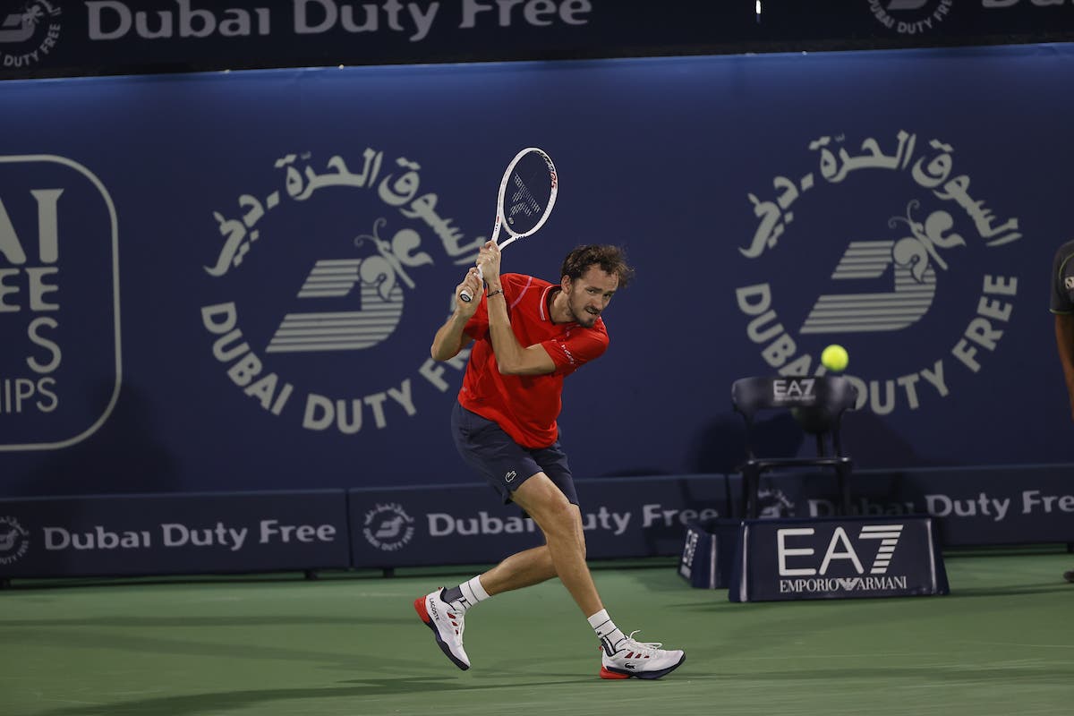 Medvedev quebra invencibilidade de Djokovic em 2023 e vai à final em Dubai